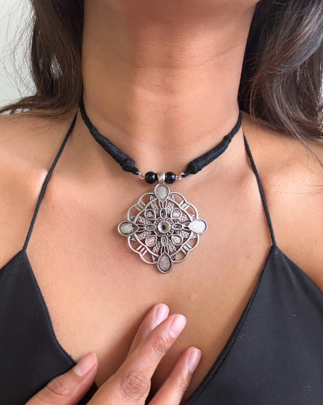 Charu Kutchi Choker