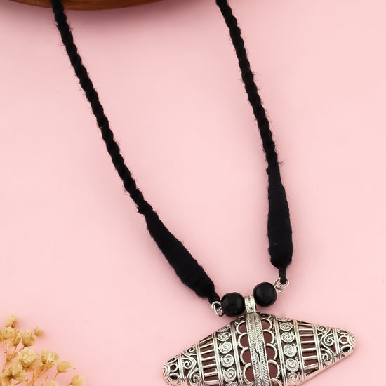 Niyati Kutchi Choker