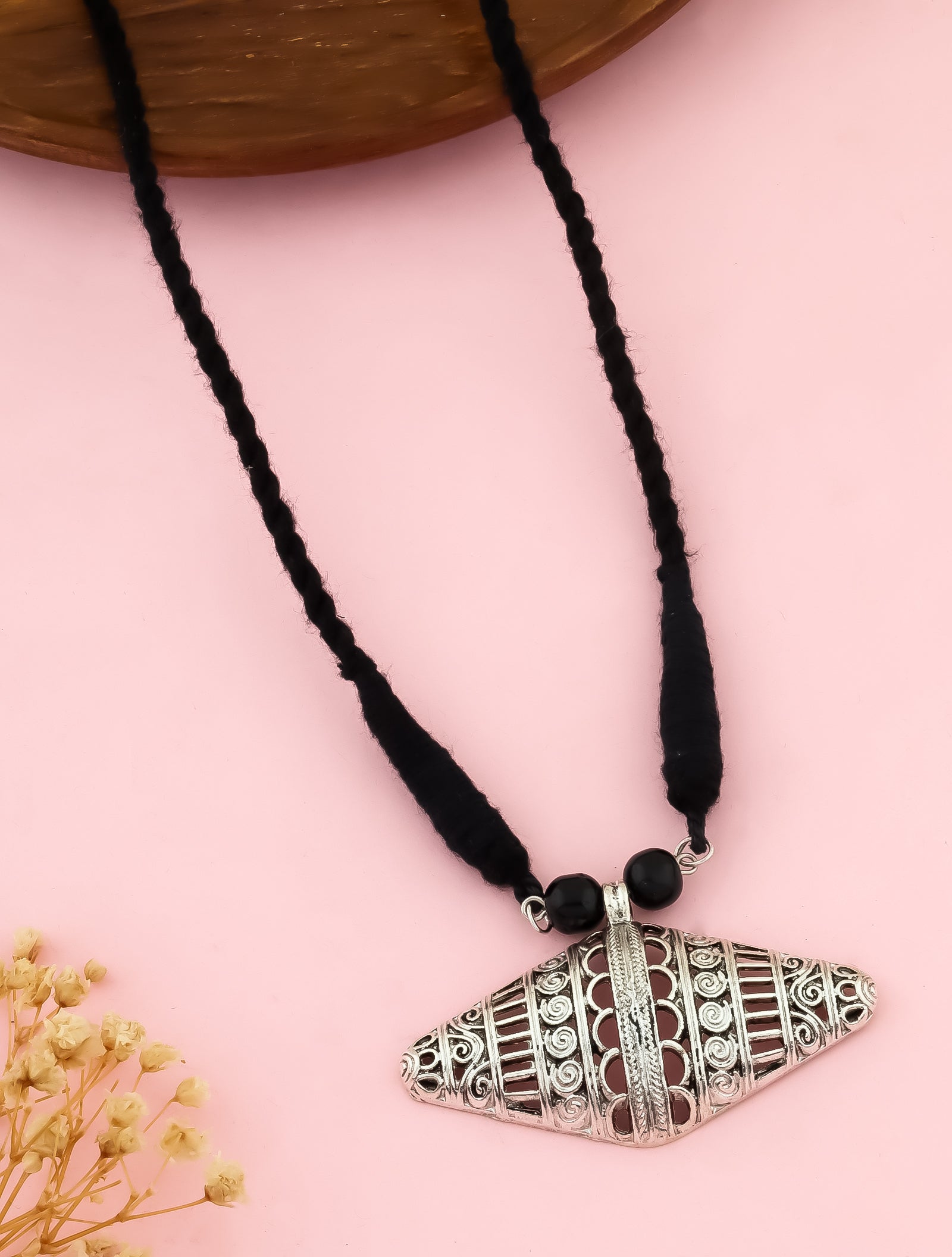 Niyati Kutchi Choker