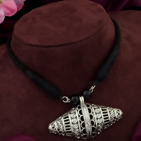 Niyati Kutchi Choker