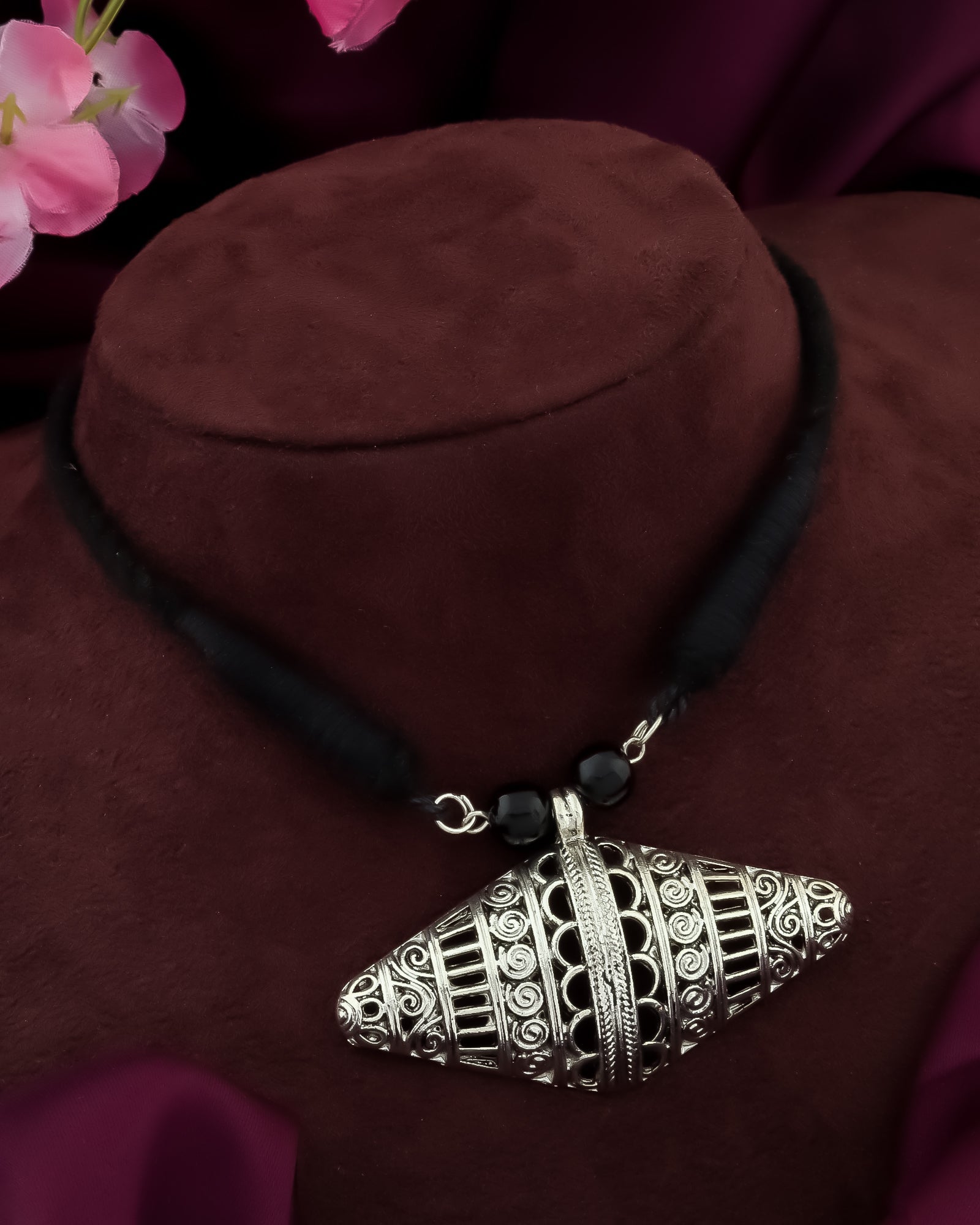 Niyati Kutchi Choker