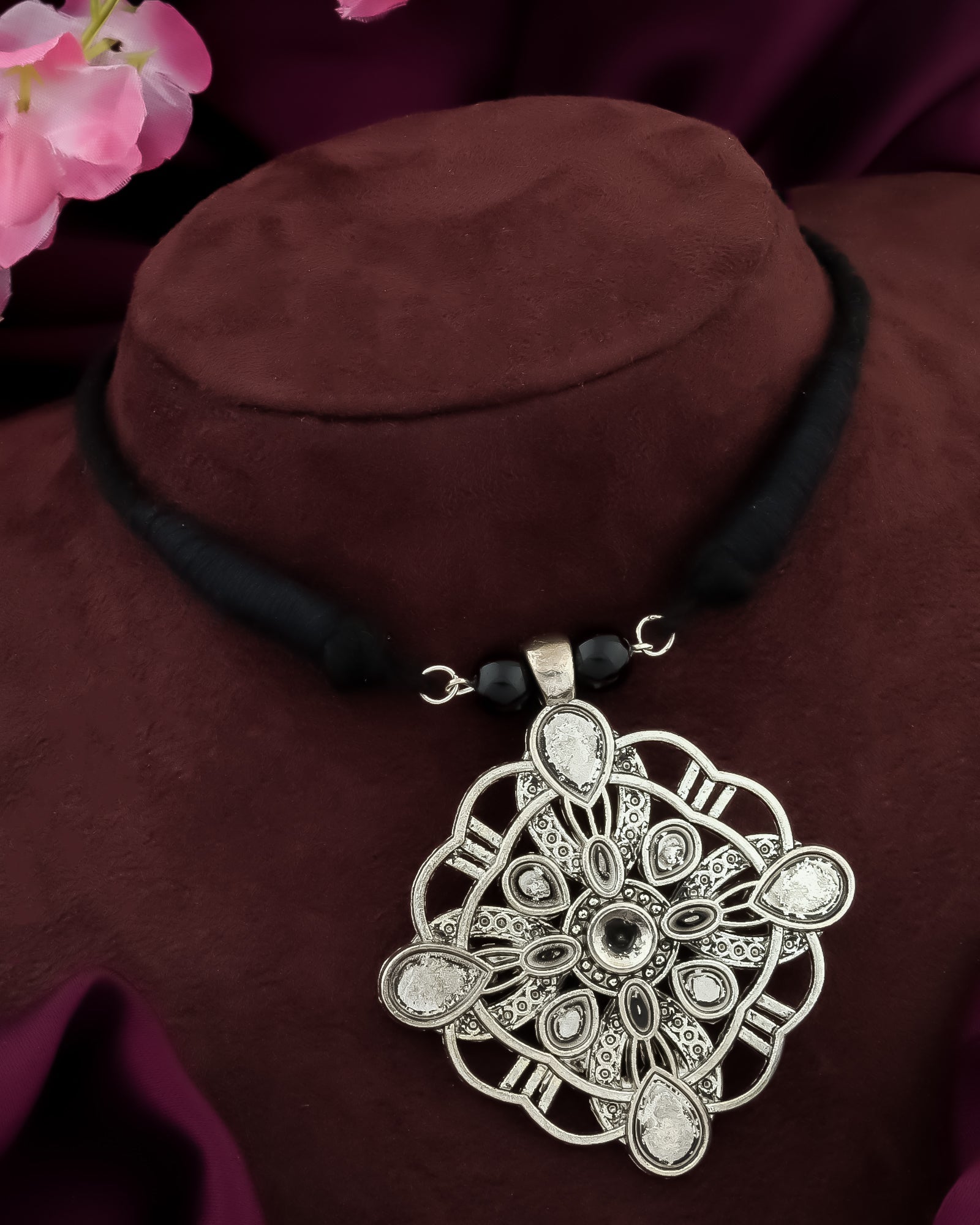 Charu Kutchi Choker
