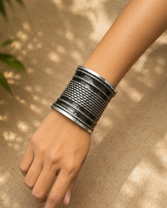 Raha Silver Oxidised Kada