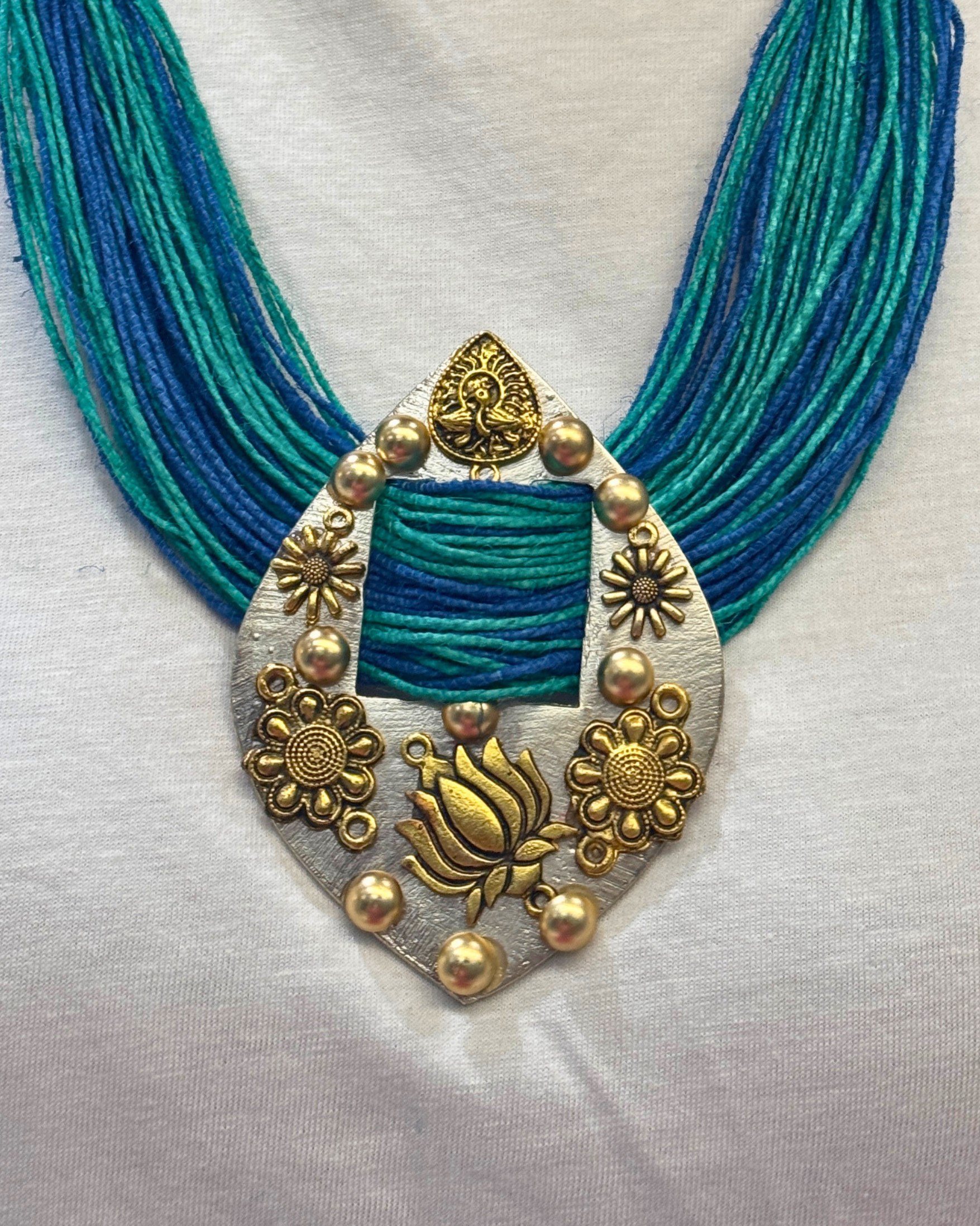 Niharika Two-tone Ocean Blue jute Necklace