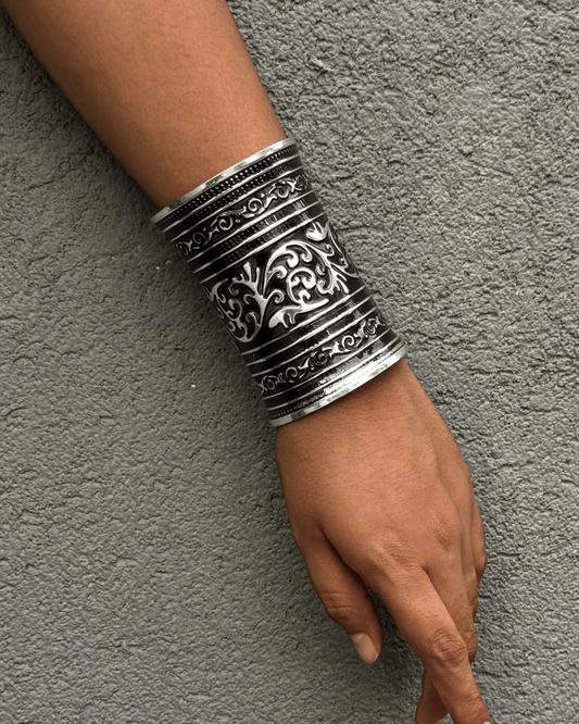 Zoya Tribal Long Silver Kada