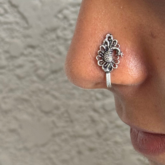 Hari Nose Pin