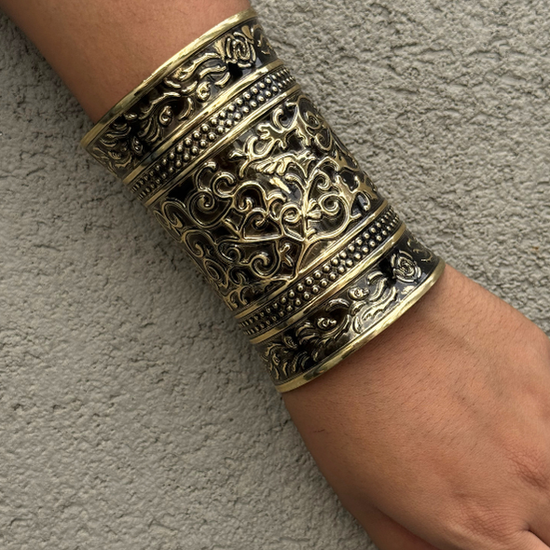 Noori Tribal Long Golden Kada