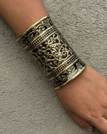 Noori Tribal Long Golden Kada