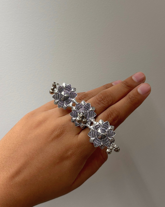 Phulo Ki Mala Ring