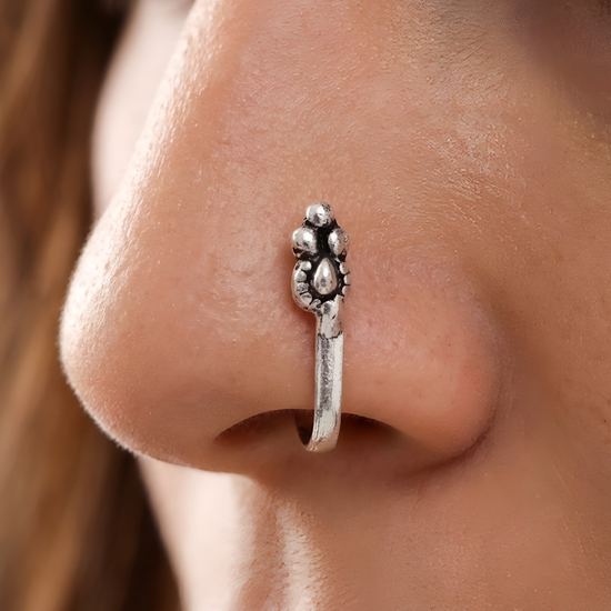 Daya Nose Pin