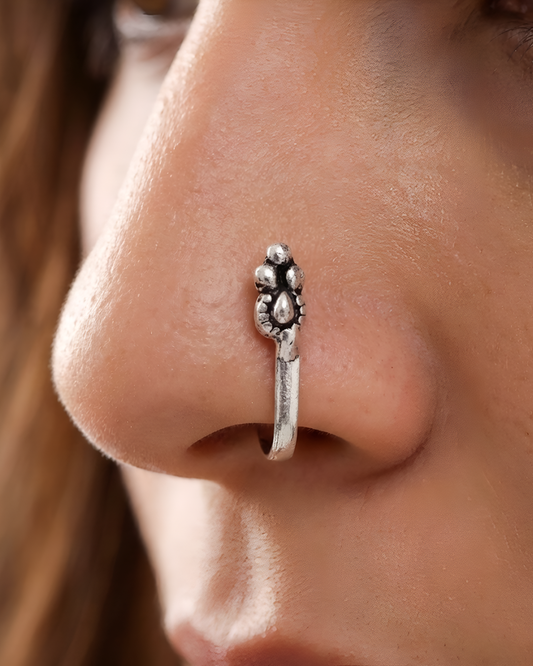 Daya Nose Pin