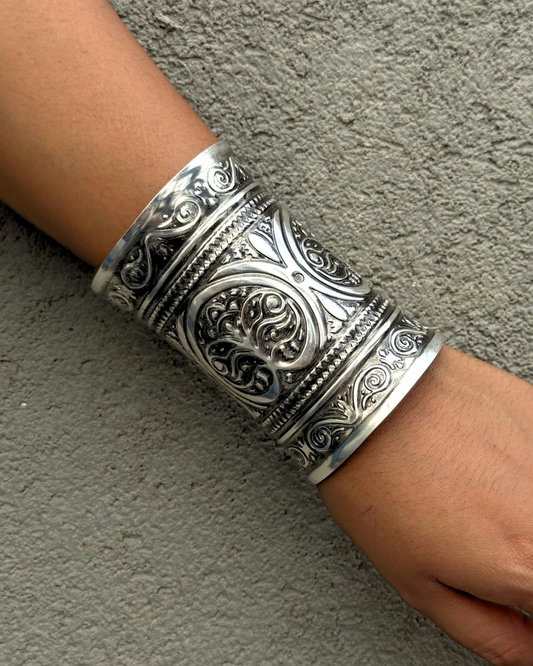Prana Tribal Long Silver Kada