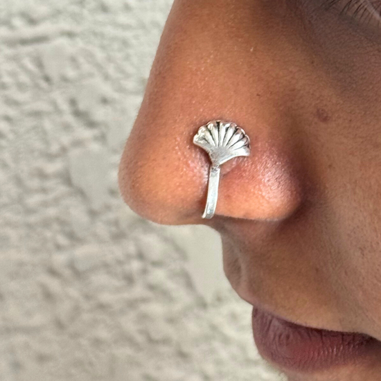 Shankh Nose Pin