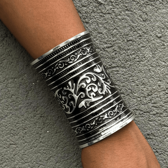Zoya Tribal Long Silver Kada