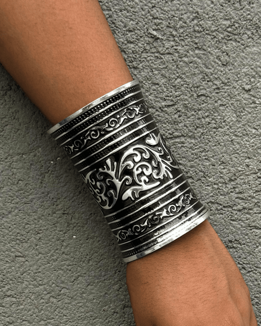 Zoya Tribal Long Silver Kada