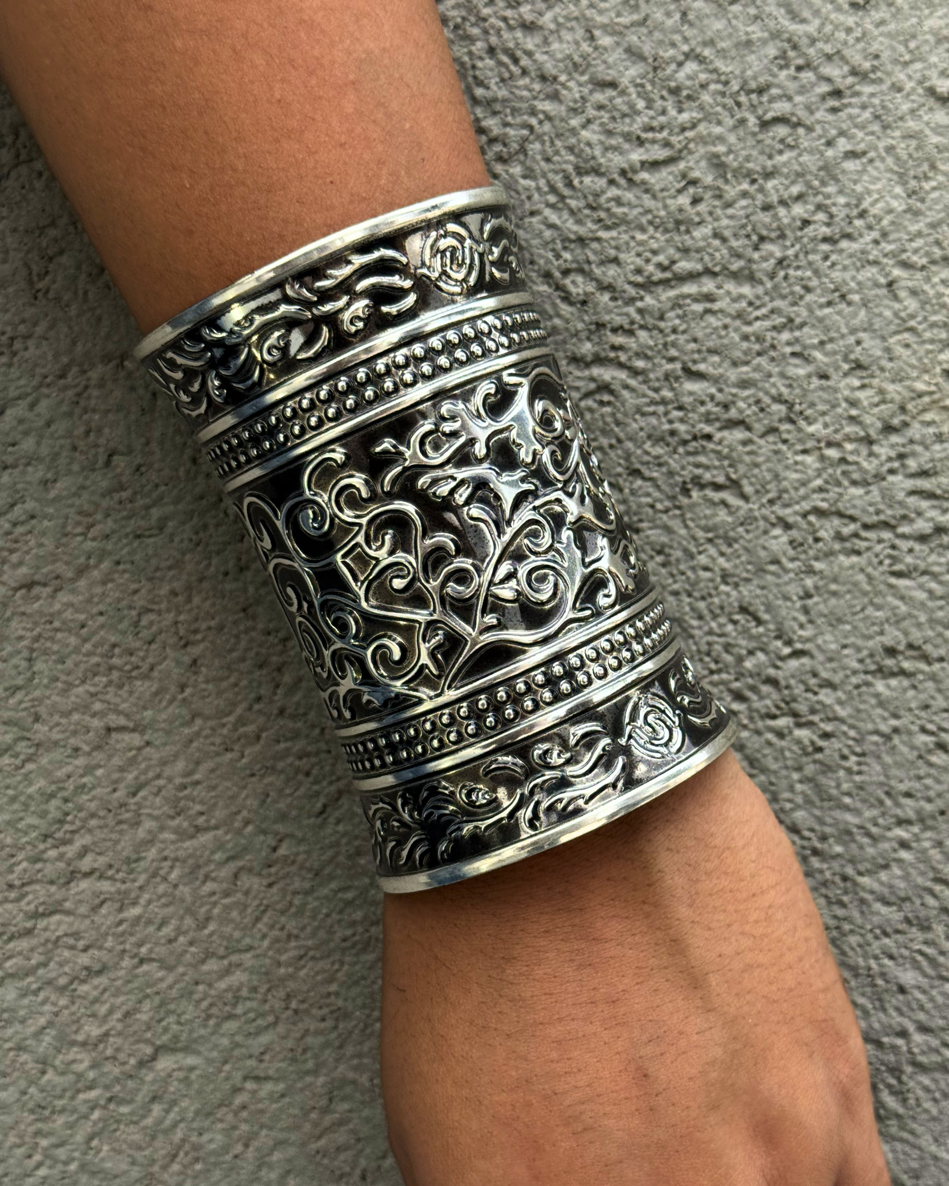 Noori Tribal Long Silver Kada