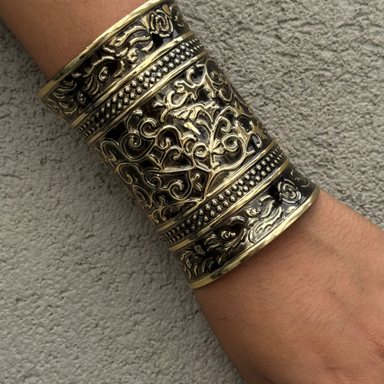 Noori Tribal Long Golden Kada