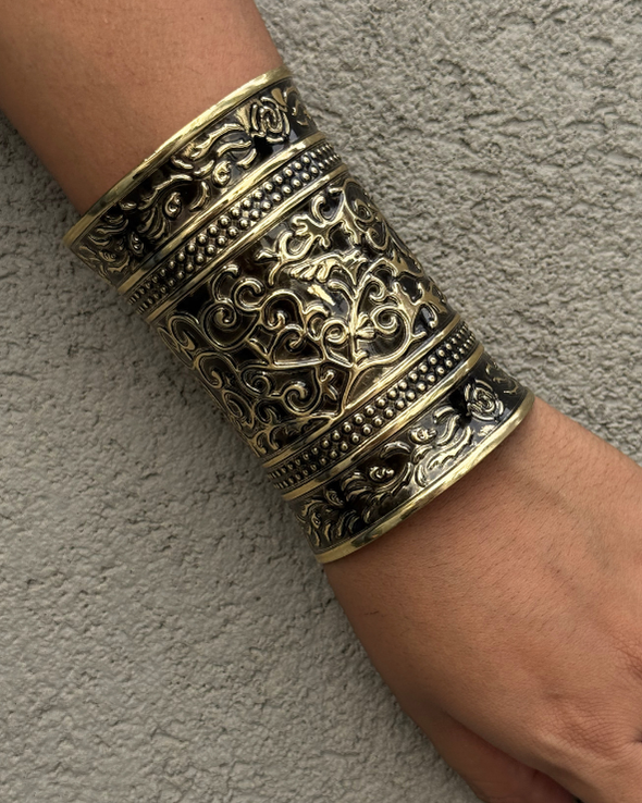 Noori Tribal Long Golden Kada