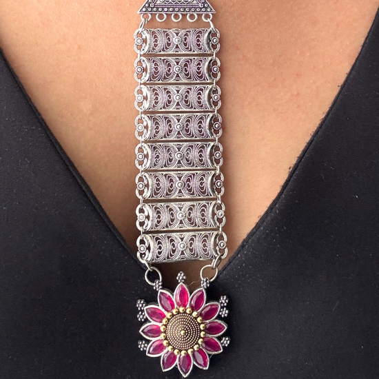 Phool Tie Hasli Set