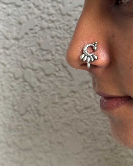 Peacock with solid wings nose pin
