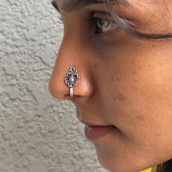 Hari Nose Pin