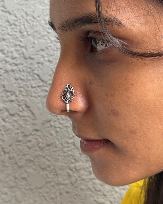 Hari Nose Pin