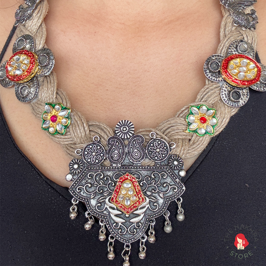 Beign Jute and Kundan Sushma Jute Necklace