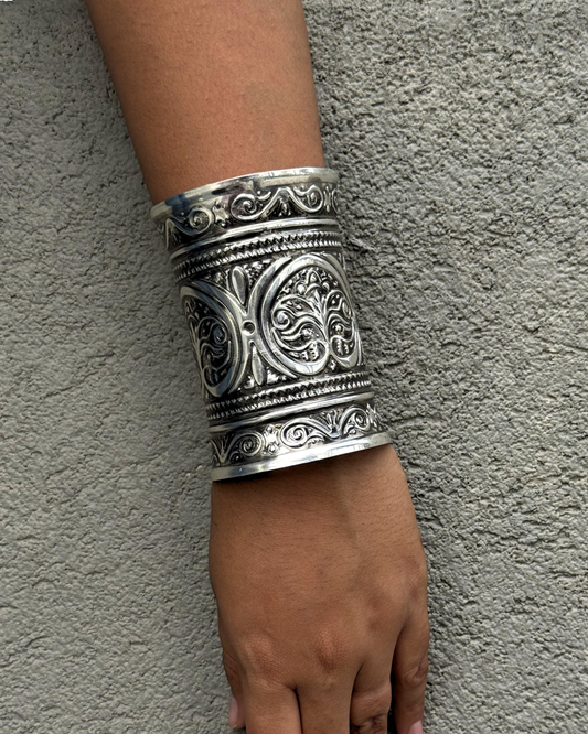 Prana Tribal Long Silver Kada