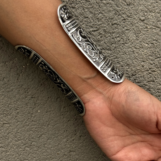 Noori Tribal Long Silver Kada