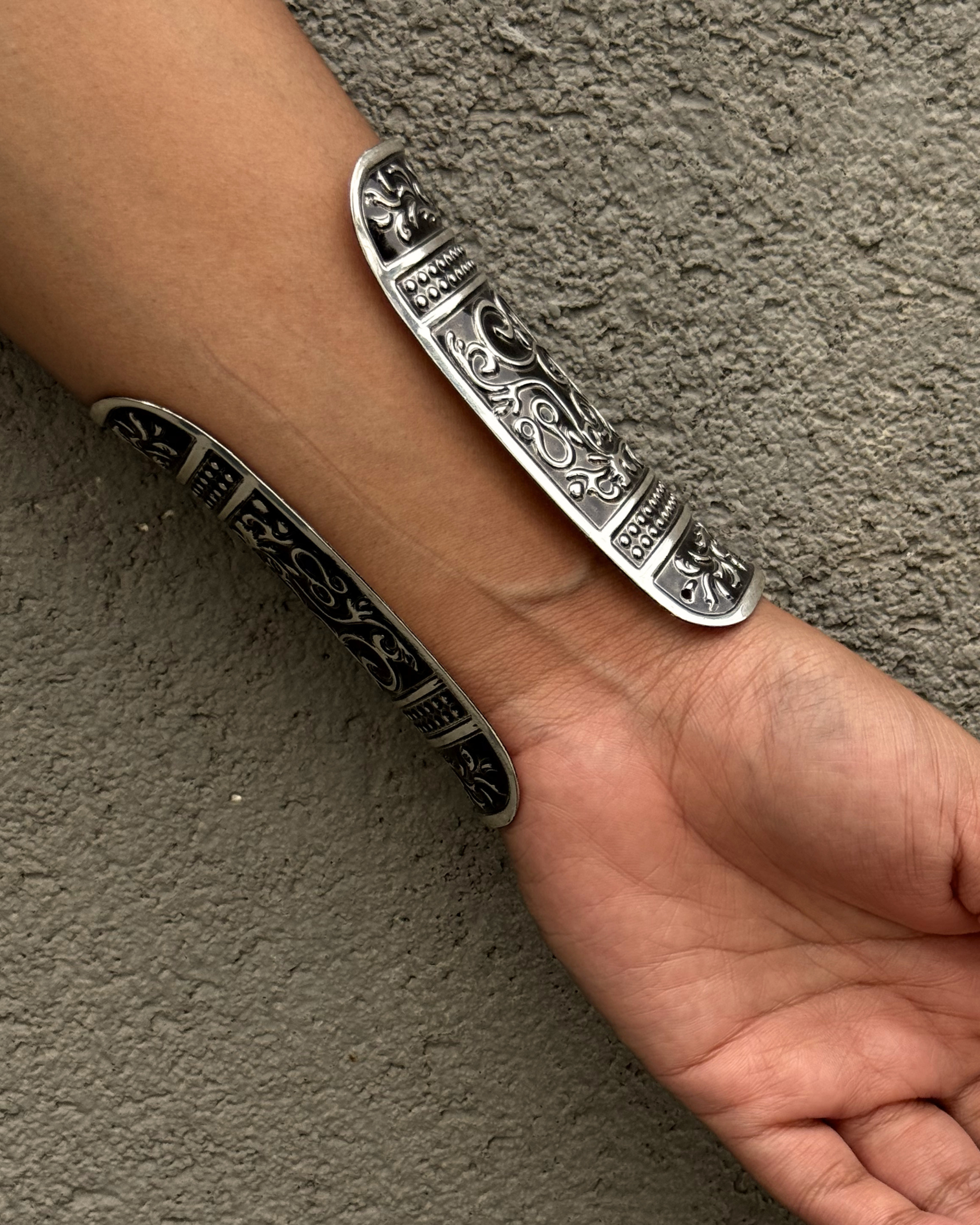 Noori Tribal Long Silver Kada