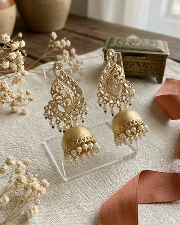 Geeta Golden Jhumka