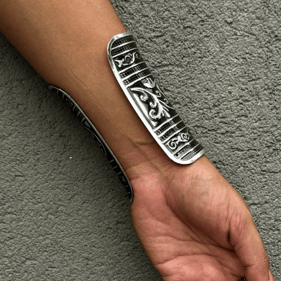Zoya Tribal Long Silver Kada