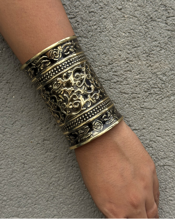 Noori Tribal Long Golden Kada