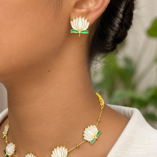 White Lotus Choker Set