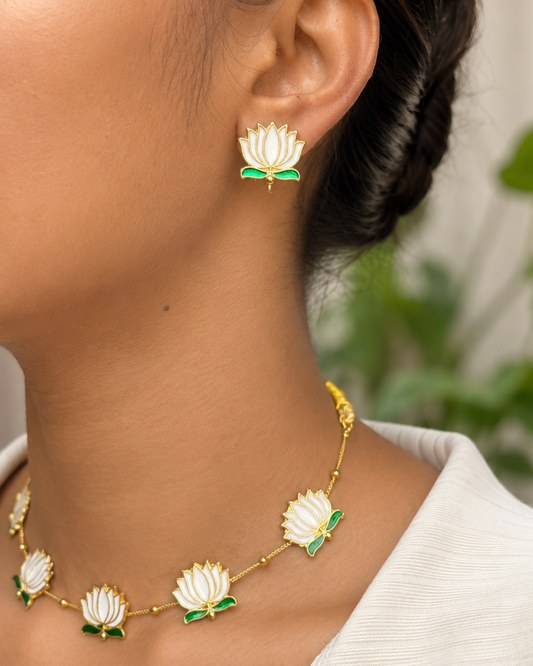 White Lotus Choker Set