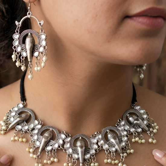 Ganesh Mogra Choker Set
