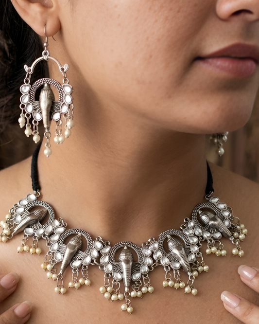 Ganesh Mogra Choker Set