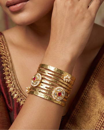 Kriti Kundan Golden Kada