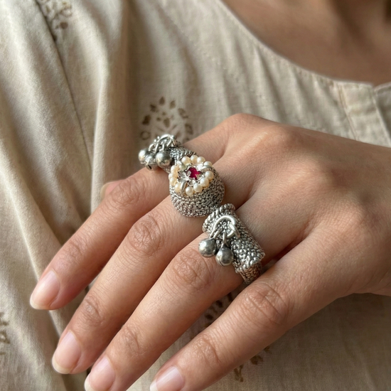 two finger ring