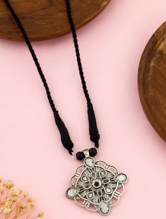 Charu Kutchi Choker