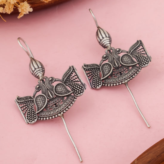 Morepankh Oxidised Earcuff