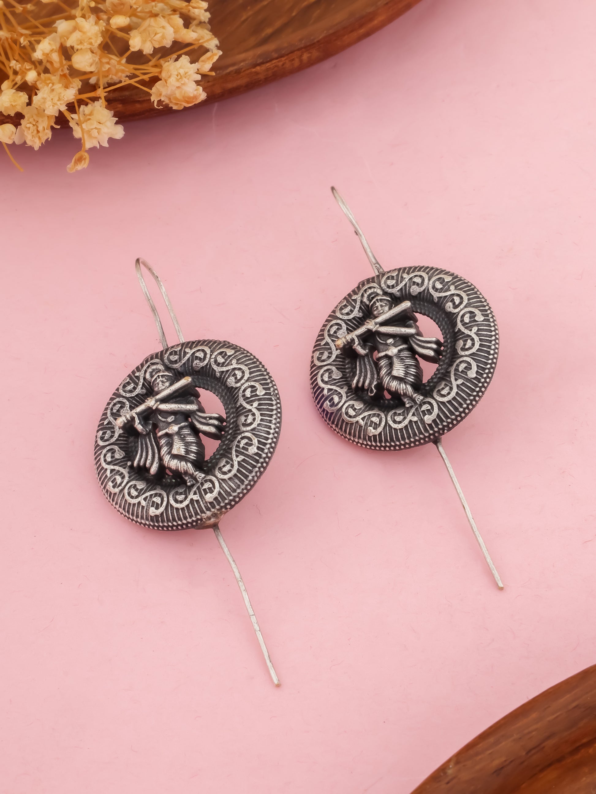 Krishna Aur Basuri Oxidised Earcuff