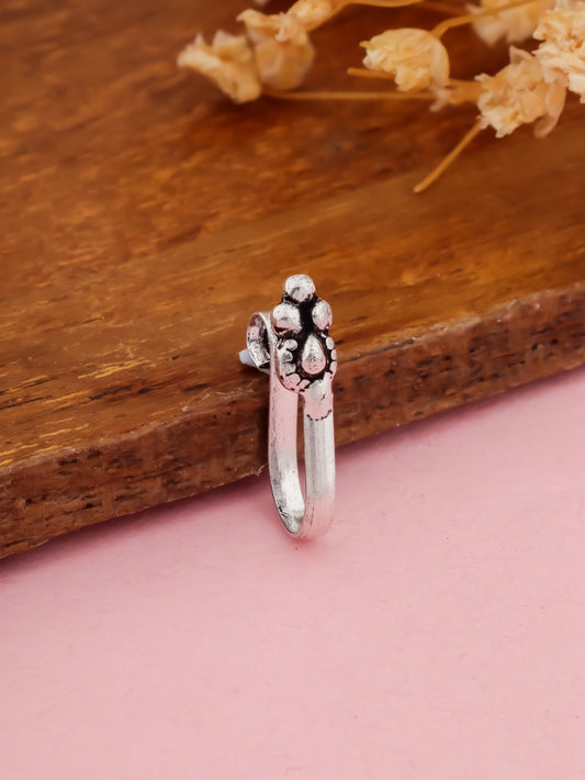 Daya Nose Pin