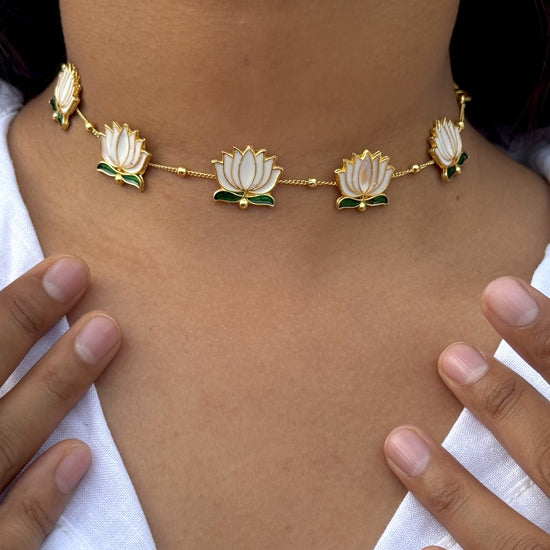 White Lotus Choker Set