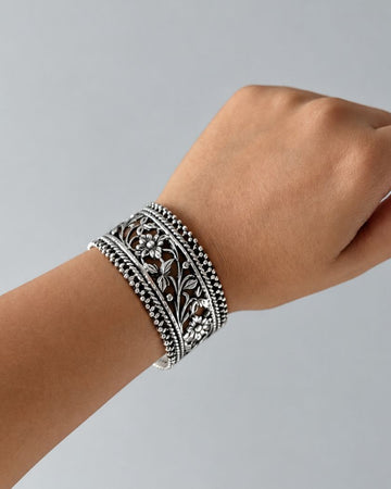 Mumtaz Oxidised Kada
