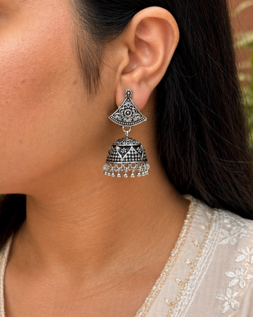 Nihaar Jhumka