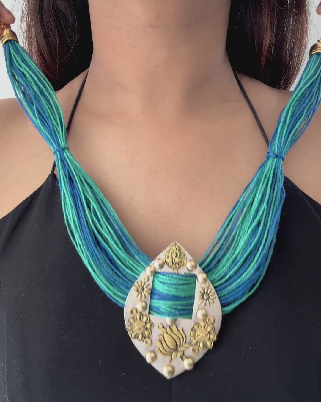 Niharika Two-tone Ocean Blue jute Necklace